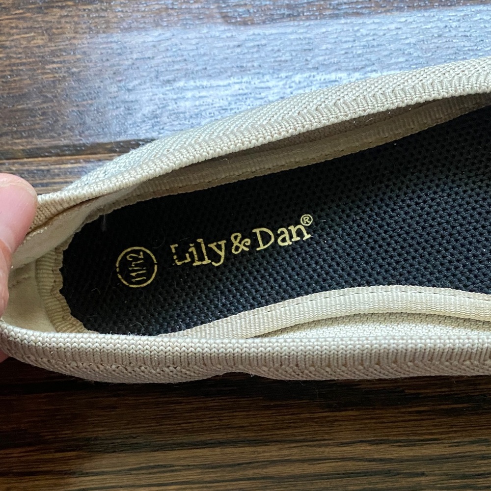 Girls Kitty Cat Flats - Picture 2 of 4